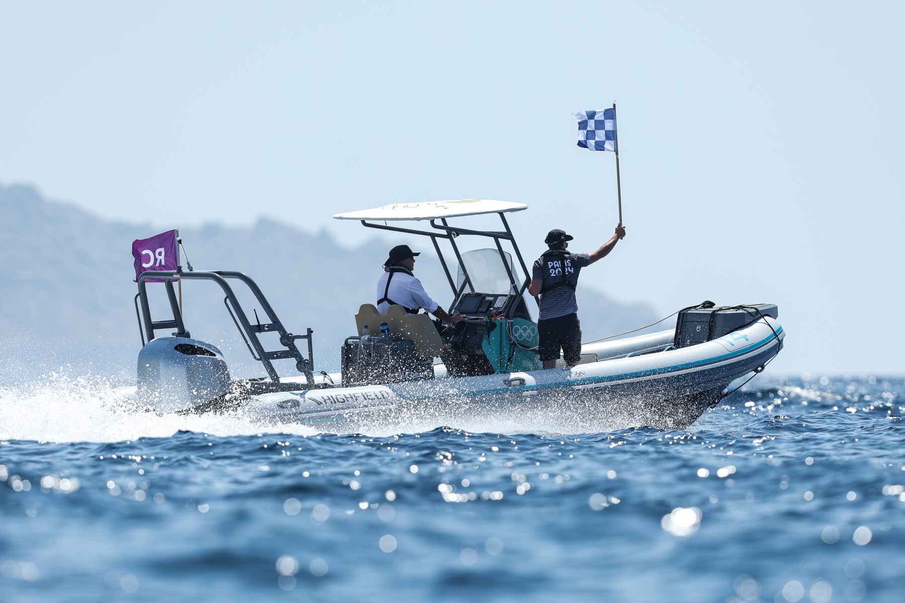 image: Medaljrace i 49erFX uppskjutet - men Vilma och Rebecca tar det med ro