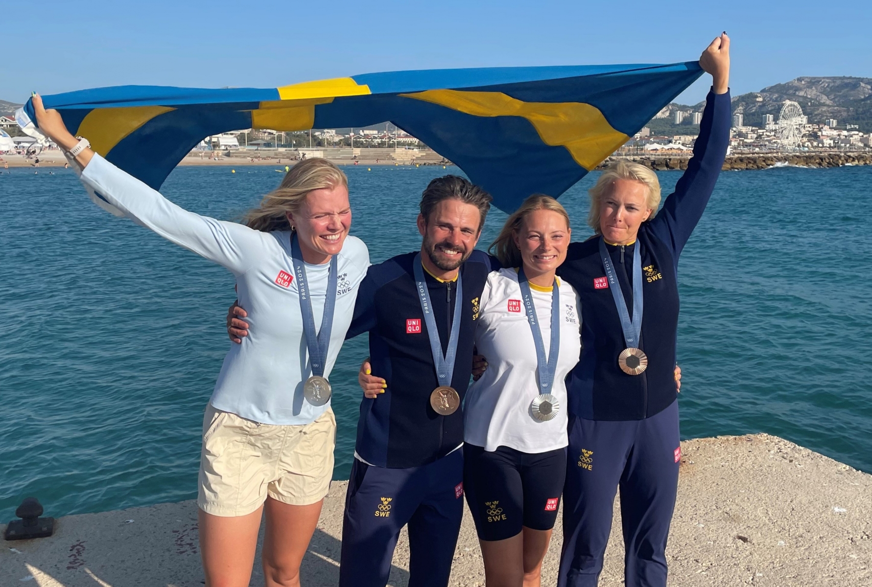 image: Fira medaljerna och hela seglingslandslaget med oss